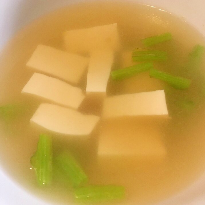 わさび菜の茎と豆腐の味噌汁